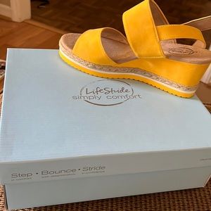 Lifestride yelliw espadrille wedges size 9 never worn NIB